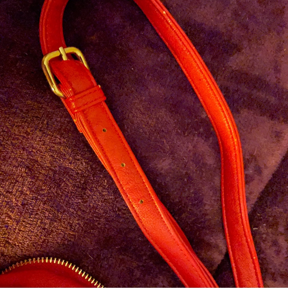 Source Unknown Red Leather Shoulder Bag with Tassel Detail - Picture 4 of 7